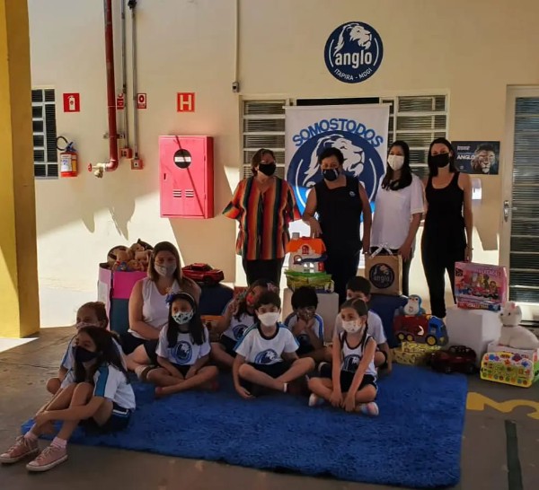 3º ano – Entrega das doações de brinquedos.