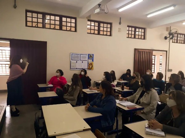  Visita da assessora do Sistema Anglo